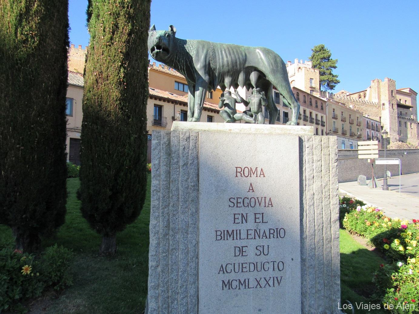 Estatua de Romulo y Remo en Segovia