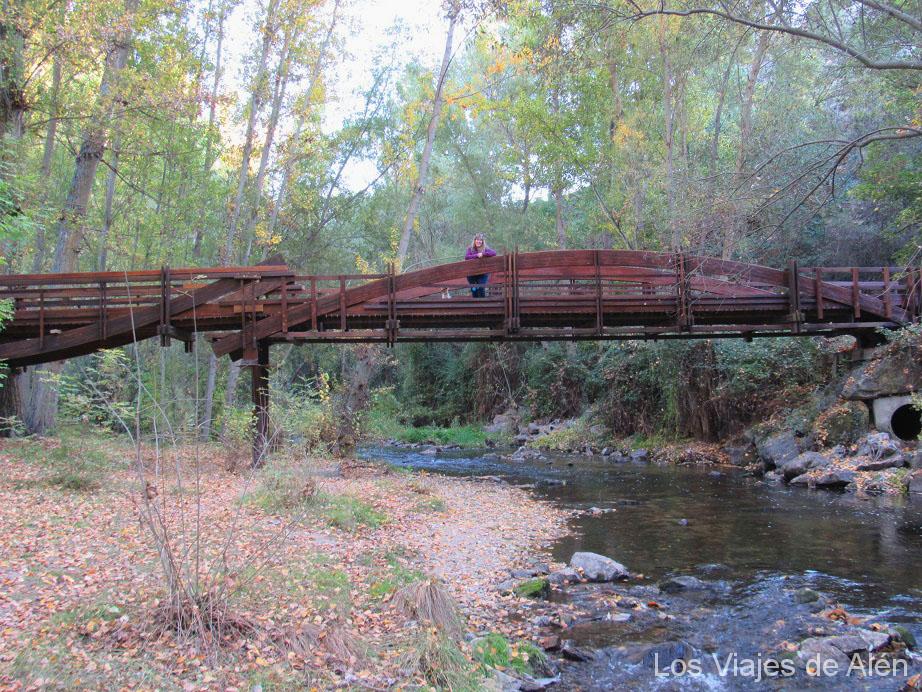 puente de madera sobre el río Eresma