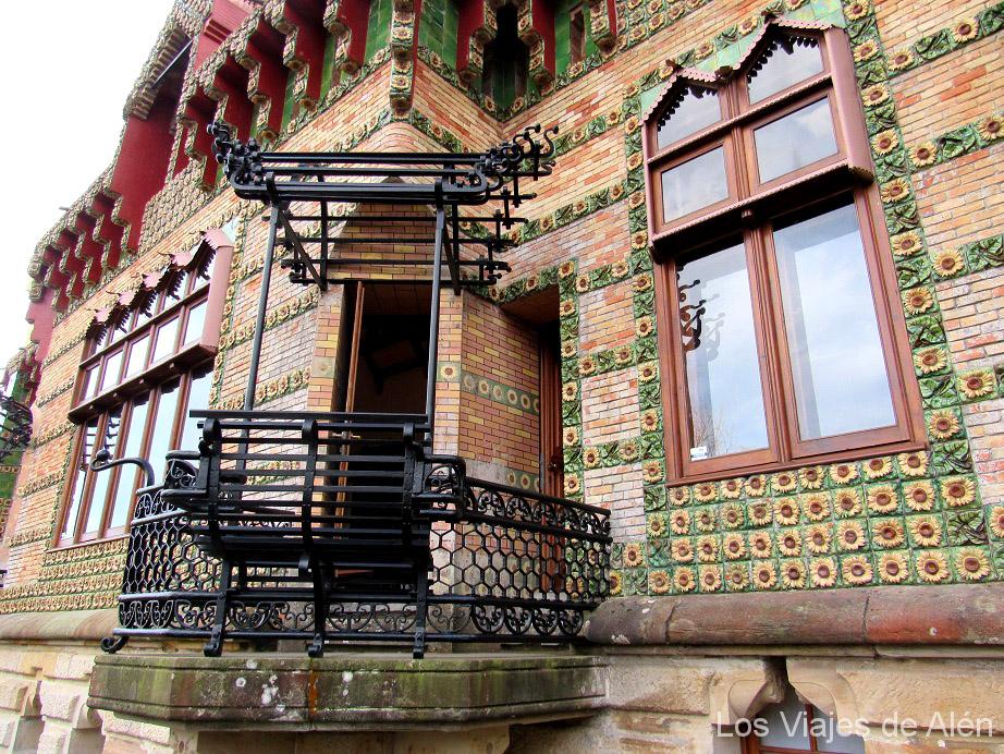 Capricho de Gaudí: bancos invertidos