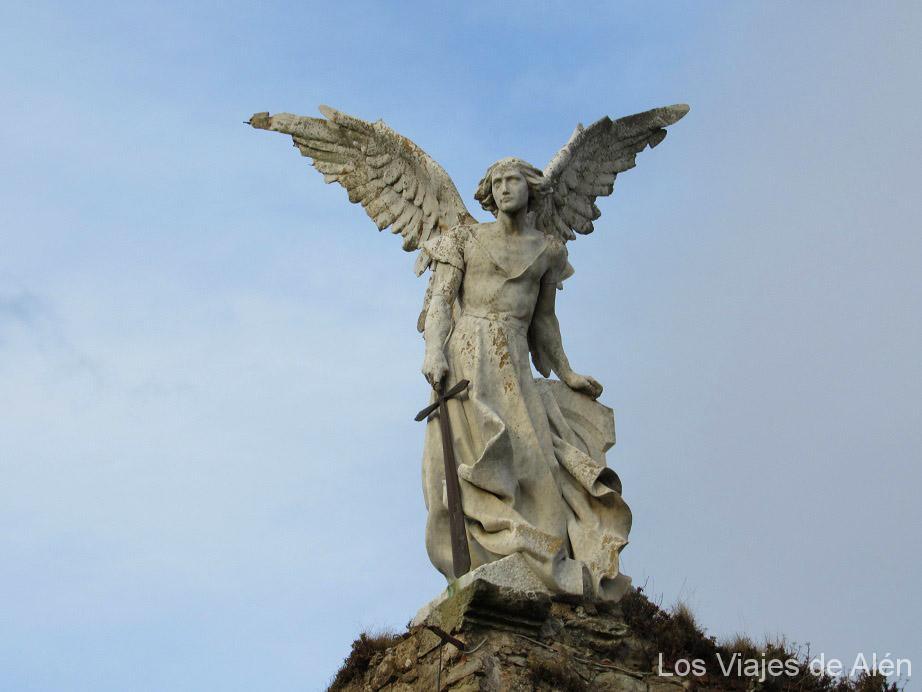 Estatua del Angel extermidador, cemeterio de Comillas