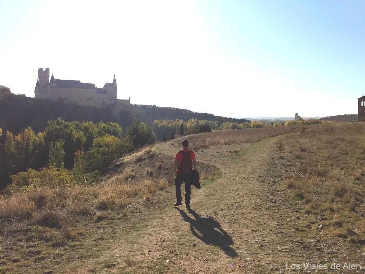 Camino solitario, con la mejor vista de Segovia